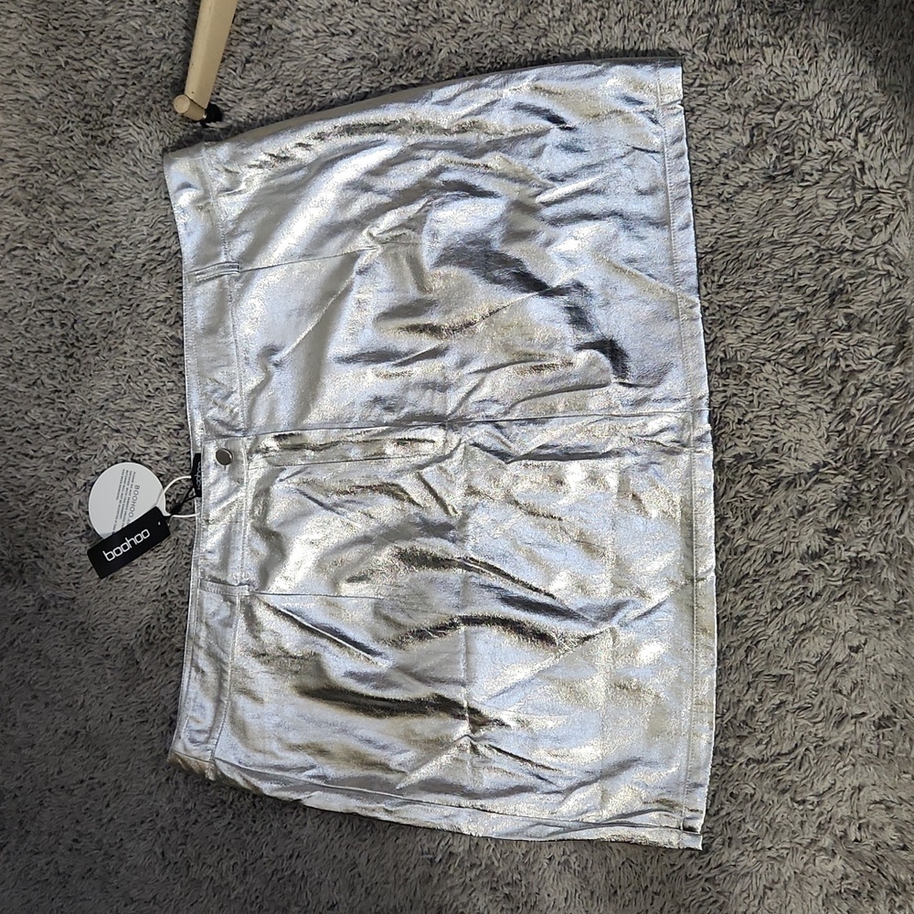 Boohoo Silver Metallic SZ 22 Mini Skirt